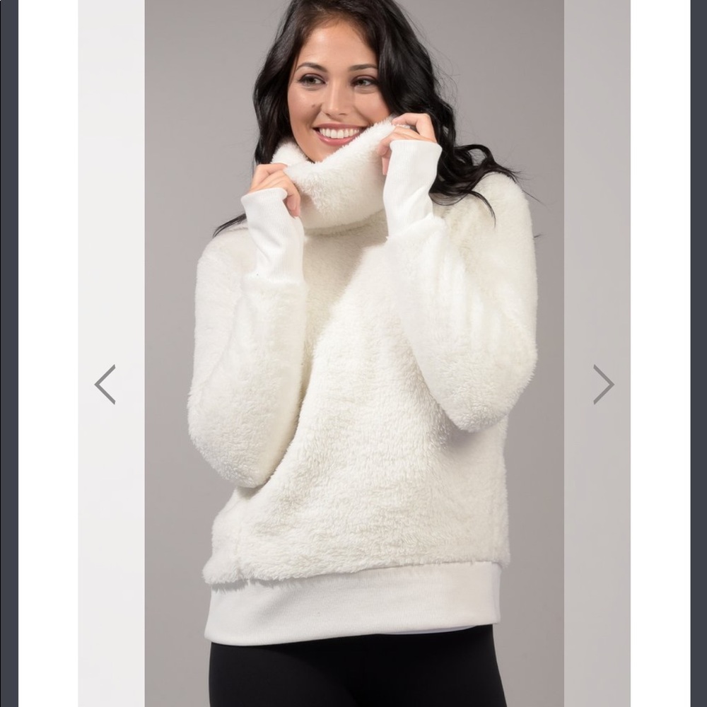 Polar white super soft Sherpa pullover